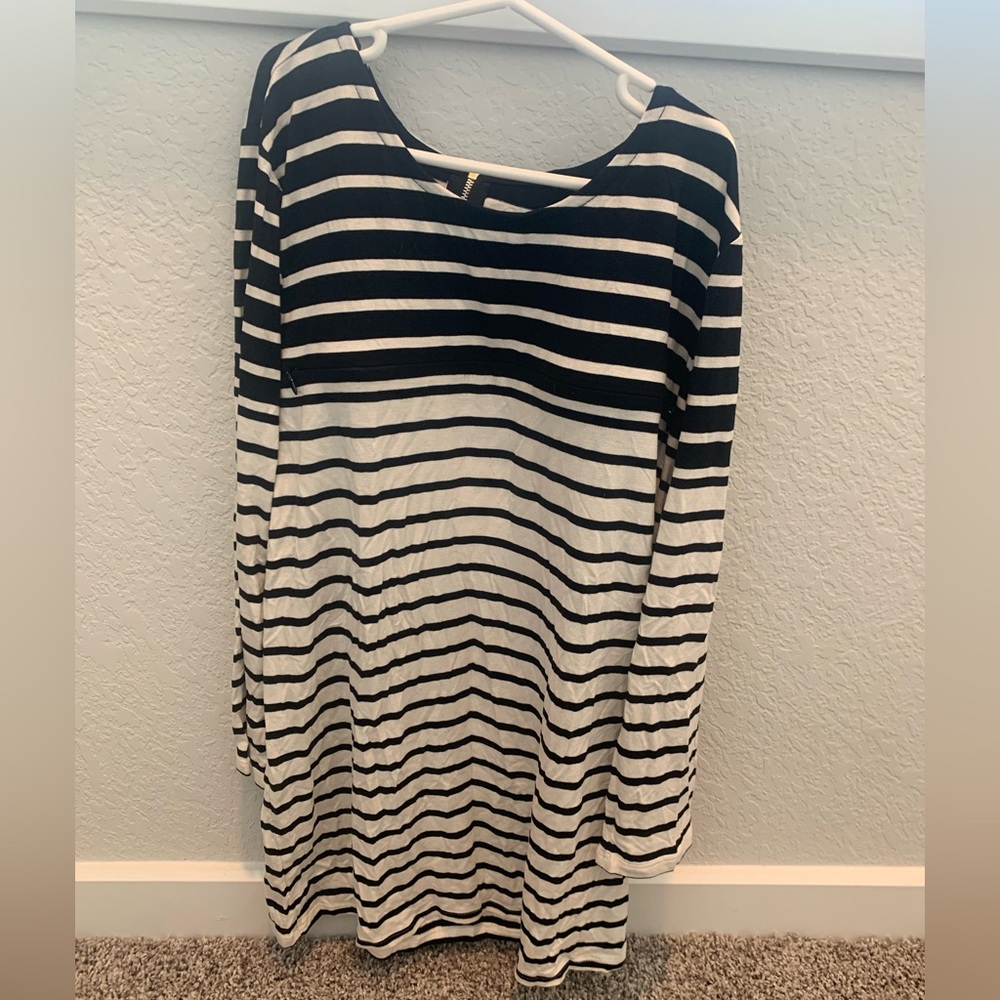 Jessica Simpson, brand new, stripped nursing top